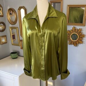 Lafayette 148 New York spring green silk blouse. No tag special!